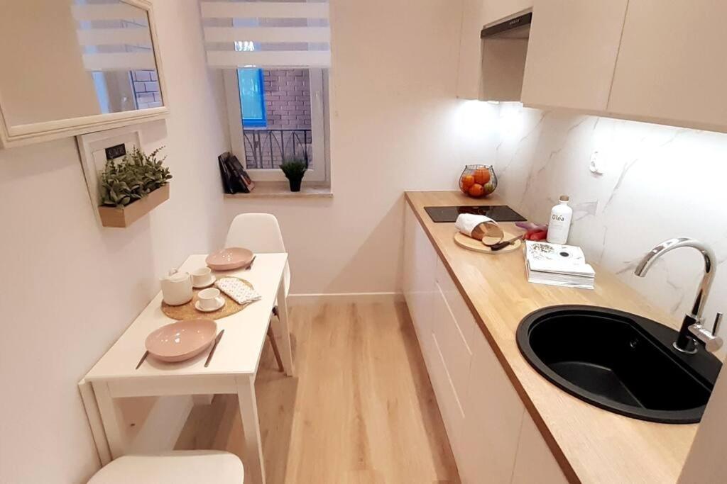 Rondo Onz Metro, Krochmalna 32A Street Varsóvia Exterior foto